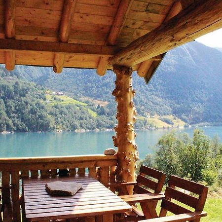 Cozy Home In Fjaerland With House A Mountain View מראה חיצוני תמונה