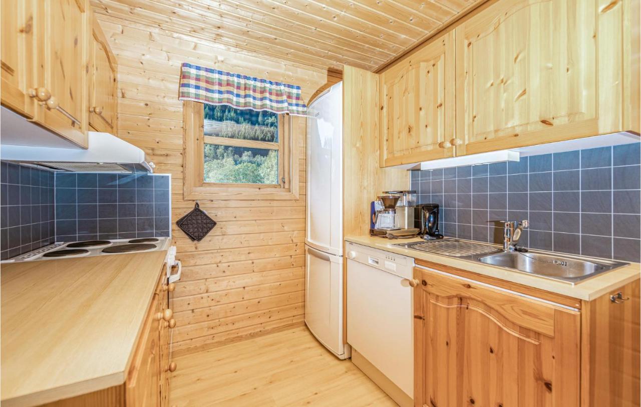 Cozy Home In Fjaerland With House A Mountain View מראה חיצוני תמונה