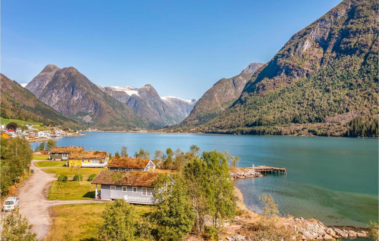 Cozy Home In Fjaerland With House A Mountain View מראה חיצוני תמונה