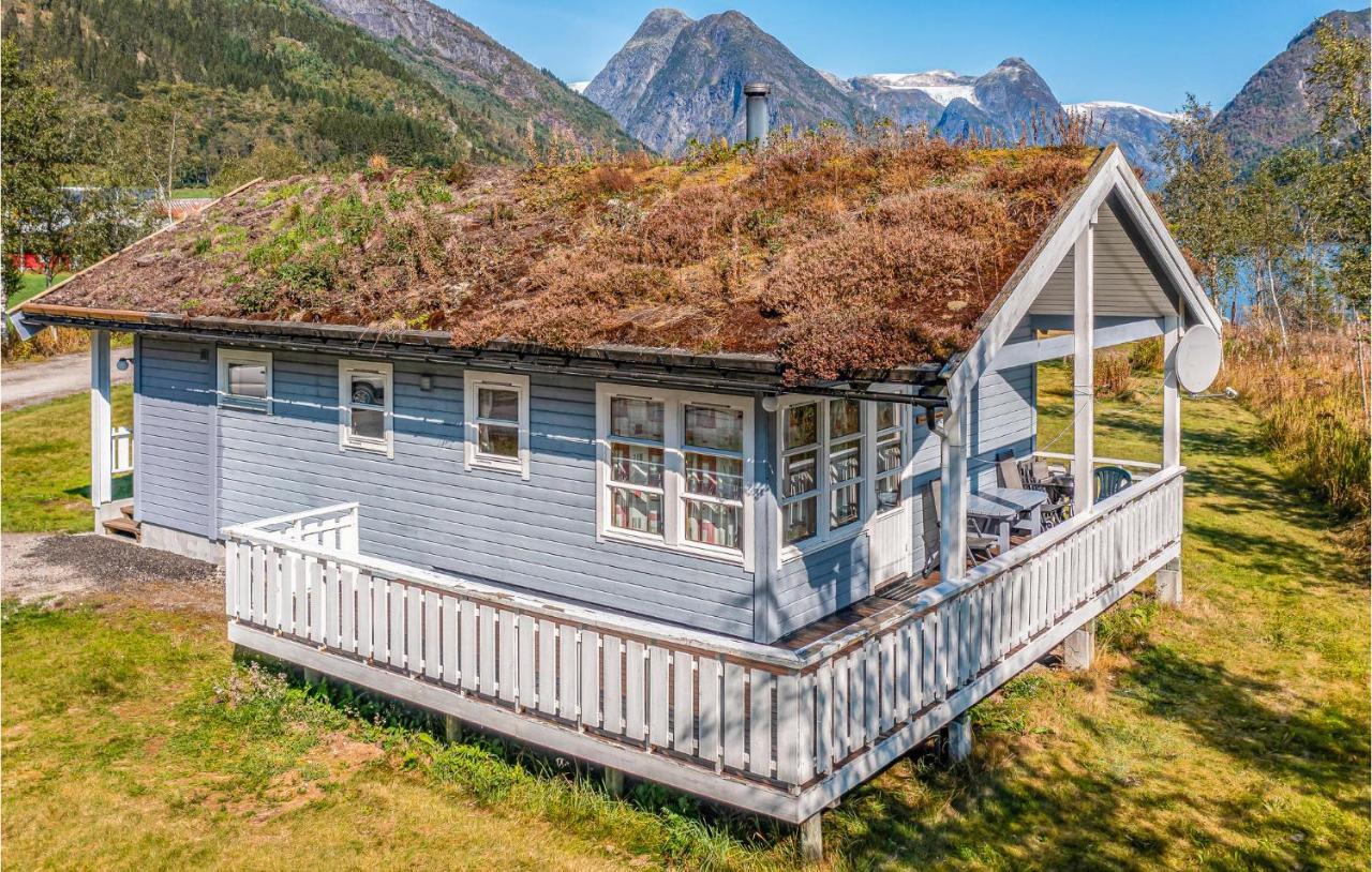 Cozy Home In Fjaerland With House A Mountain View מראה חיצוני תמונה