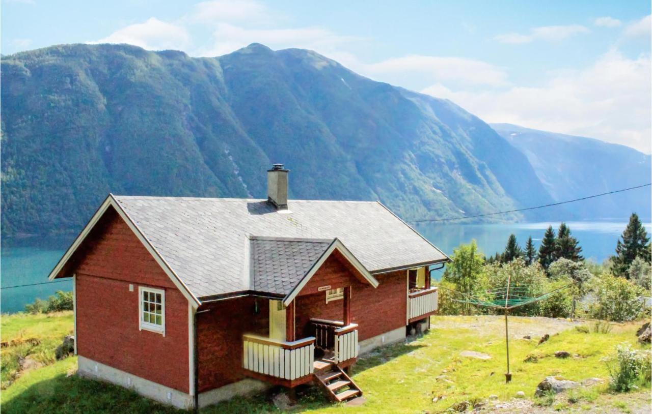 Cozy Home In Fjaerland With House A Mountain View מראה חיצוני תמונה
