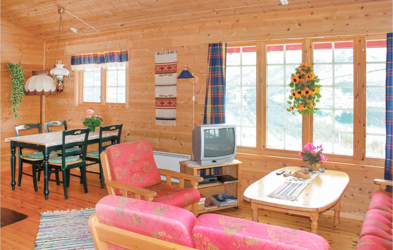 Cozy Home In Fjaerland With House A Mountain View מראה חיצוני תמונה