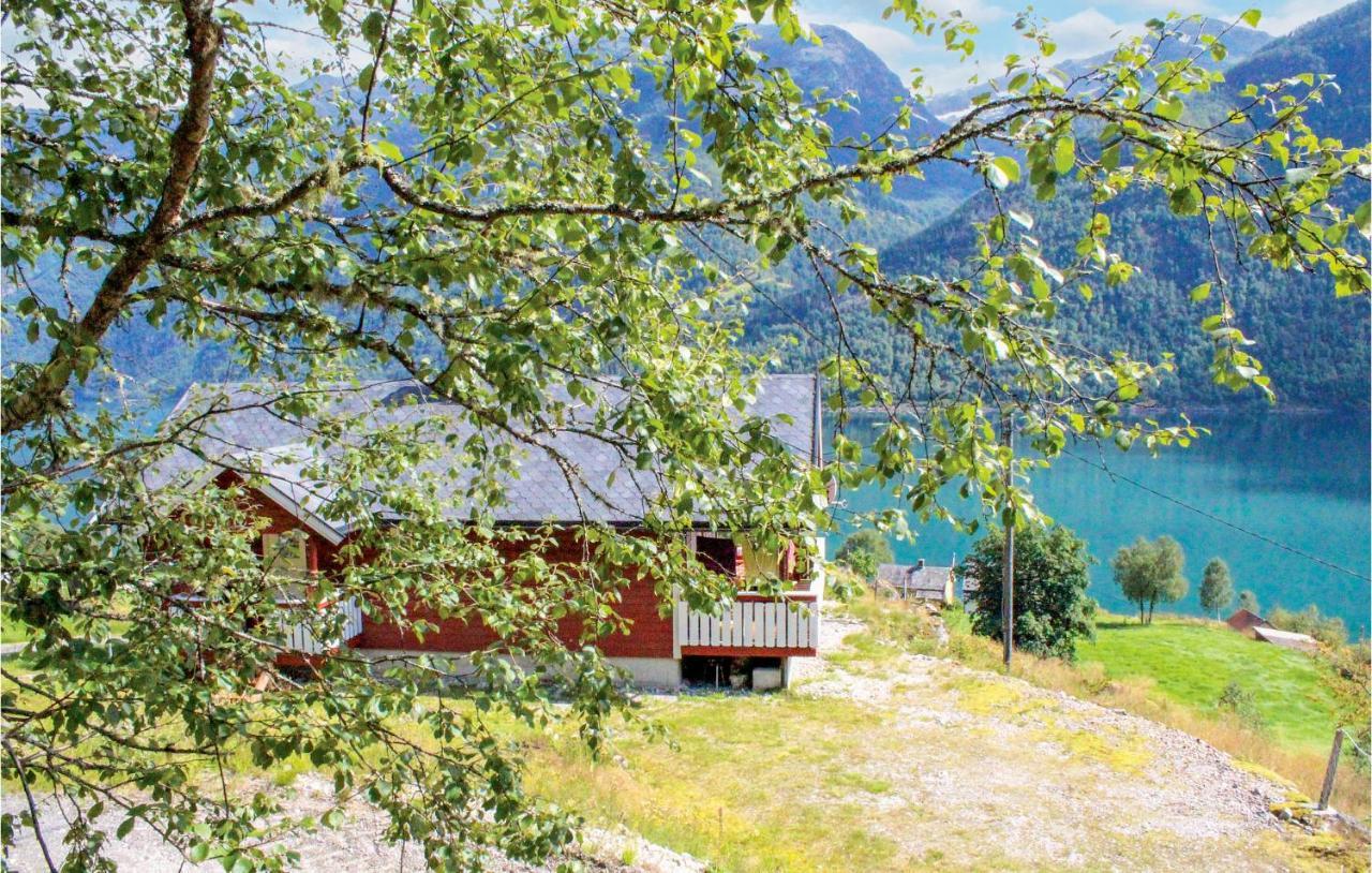 Cozy Home In Fjaerland With House A Mountain View מראה חיצוני תמונה