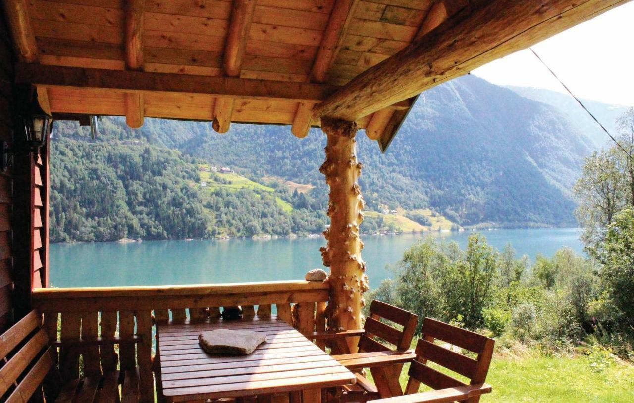 Cozy Home In Fjaerland With House A Mountain View מראה חיצוני תמונה